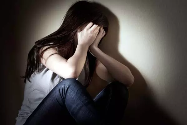 Lucknow: युवती से दोस्ती के बाद शारीरिक शोषण, दस्तावेज़ और वेतन छीनने का मामला Lucknow: युवती से दोस्ती के बाद शारीरिक शोषण, दस्तावेज़ और वेतन छीनने का मामला