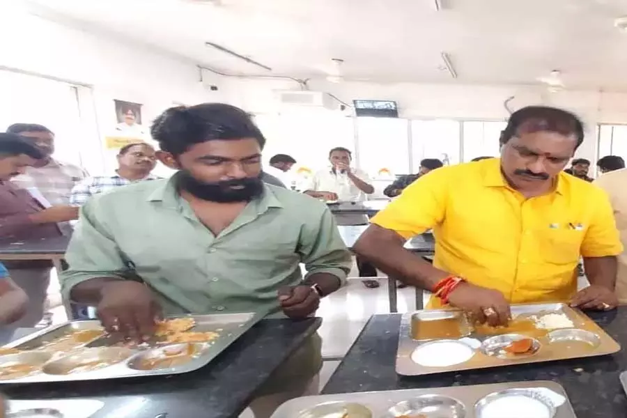 मंत्री ने अन्ना कैंटीन के पुनः आरंभ की सराहना की मंत्री ने अन्ना कैंटीन के पुनः आरंभ की सराहना की
