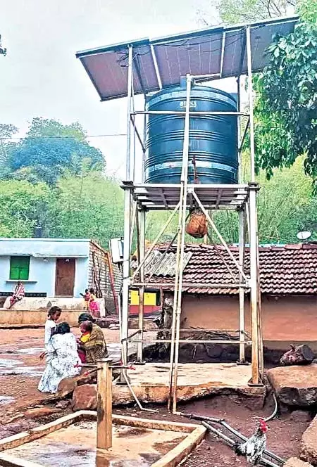 अधिकारियों की लापरवाही के कारण गांवों में पानी की समस्या विकराल हो गई अधिकारियों की लापरवाही के कारण गांवों में पानी की समस्या विकराल हो गई