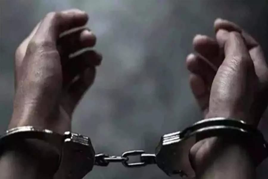 पुलिस ने गांजा बेचने वाले गिरोह का किया भंडाफोड़ , 4 गिरफ्तार पुलिस ने गांजा बेचने वाले गिरोह का किया भंडाफोड़ , 4 गिरफ्तार