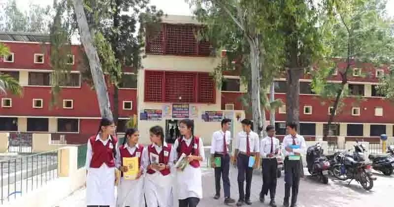 Punjab: 150 साल पुराने इस स्कूल के पूर्व छात्र हैं शानदार Punjab: 150 साल पुराने इस स्कूल के पूर्व छात्र हैं शानदार