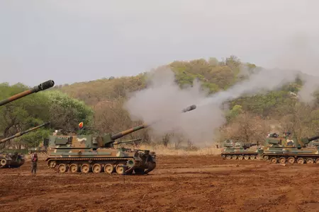 Army ने 7 साल में पहली बार पाजू फायरिंग रेंज में लाइव-फायर आर्टिलरी अभ्यास किया Army ने 7 साल में पहली बार पाजू फायरिंग रेंज में लाइव-फायर आर्टिलरी अभ्यास किया