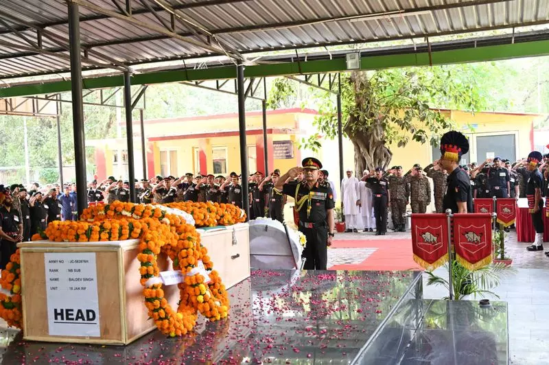 Haryana : सियाचिन में तैनात नायब सूबेदार का निधन, सेना प्रमुख जनरल द्विवेदी ने दी श्रद्धांजलि Haryana : सियाचिन में तैनात नायब सूबेदार का निधन, सेना प्रमुख जनरल द्विवेदी ने दी श्रद्धांजलि