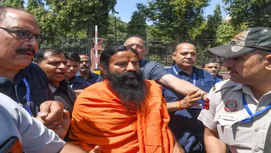 शरबत जिहाद: बाबा रामदेव को हाईकोर्ट की फटकार, मुश्किलों में फंस गए शरबत जिहाद: बाबा रामदेव को हाईकोर्ट की फटकार, मुश्किलों में फंस गए