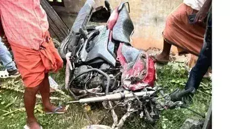 Kottarakkara में कार-बाइक टक्कर, युवक की मौके पर मौत Kottarakkara में कार-बाइक टक्कर, युवक की मौके पर मौत