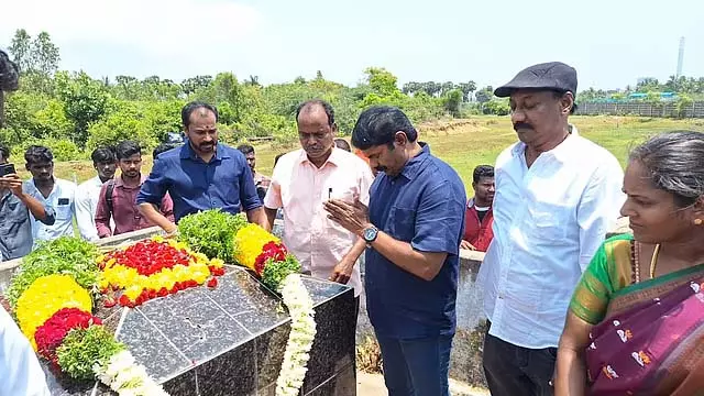 भाषा युद्ध शहीद राजेंद्रन के लिए मंदिर: सीमन ने किया विलेख पंजीकृत भाषा युद्ध शहीद राजेंद्रन के लिए मंदिर: सीमन ने किया विलेख पंजीकृत