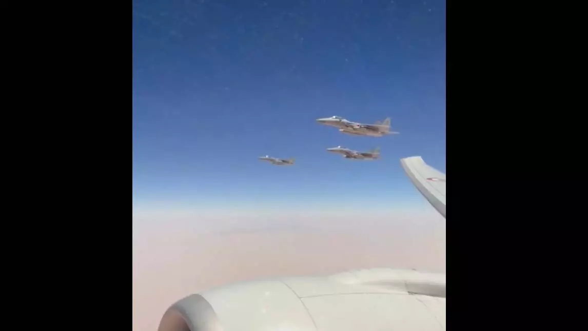 सऊदी अरब के लड़ाकू विमानों ने प्रधानमंत्री मोदी के विमान को हवा में सुरक्षा प्रदान की सऊदी अरब के लड़ाकू विमानों ने प्रधानमंत्री मोदी के विमान को हवा में सुरक्षा प्रदान की