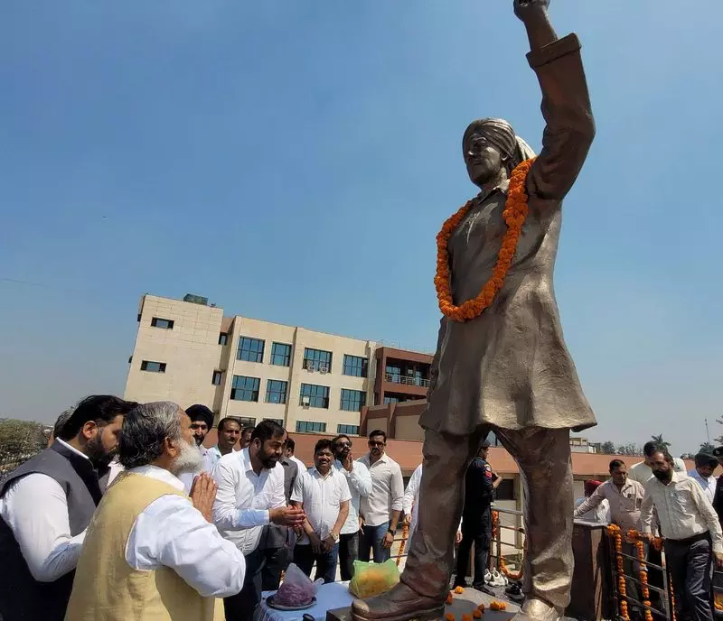 Haryana : अंबाला छावनी का भ्रमण कराने के लिए खुली बस सेवा शुरू की जाएगी विज Haryana : अंबाला छावनी का भ्रमण कराने के लिए खुली बस सेवा शुरू की जाएगी विज