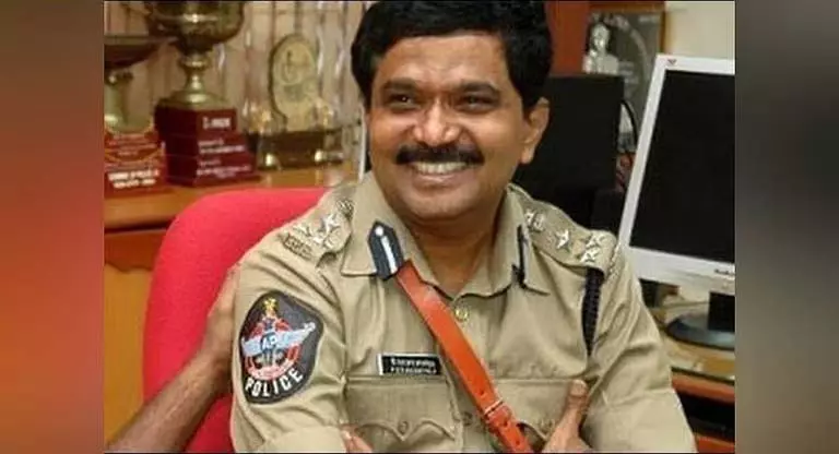 CID ने अभिनेत्री जटवानी उत्पीड़न मामले में पूर्व खुफिया प्रमुख PSR अंजनेयुलु को गिरफ्तार किया CID ने अभिनेत्री जटवानी उत्पीड़न मामले में पूर्व खुफिया प्रमुख PSR अंजनेयुलु को गिरफ्तार किया