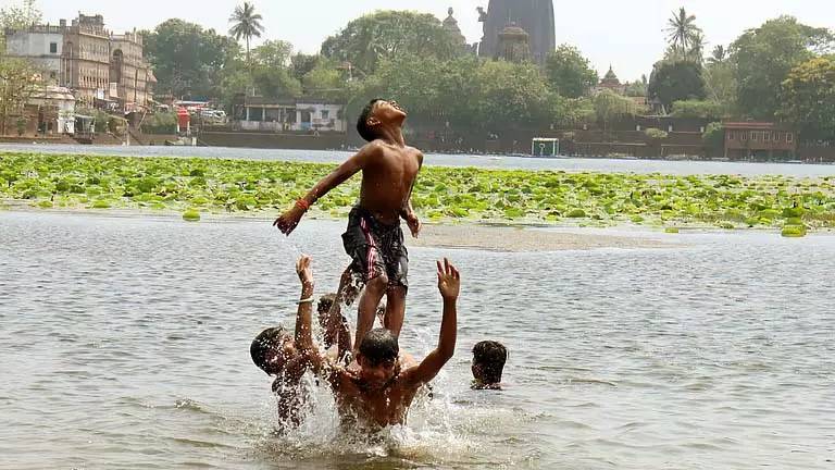 अगले चार दिनों तक Odisha के अंदरूनी और पश्चिमी जिलों में भीषण गर्मी का प्रकोप जारी रहेगा अगले चार दिनों तक Odisha के अंदरूनी और पश्चिमी जिलों में भीषण गर्मी का प्रकोप जारी रहेगा