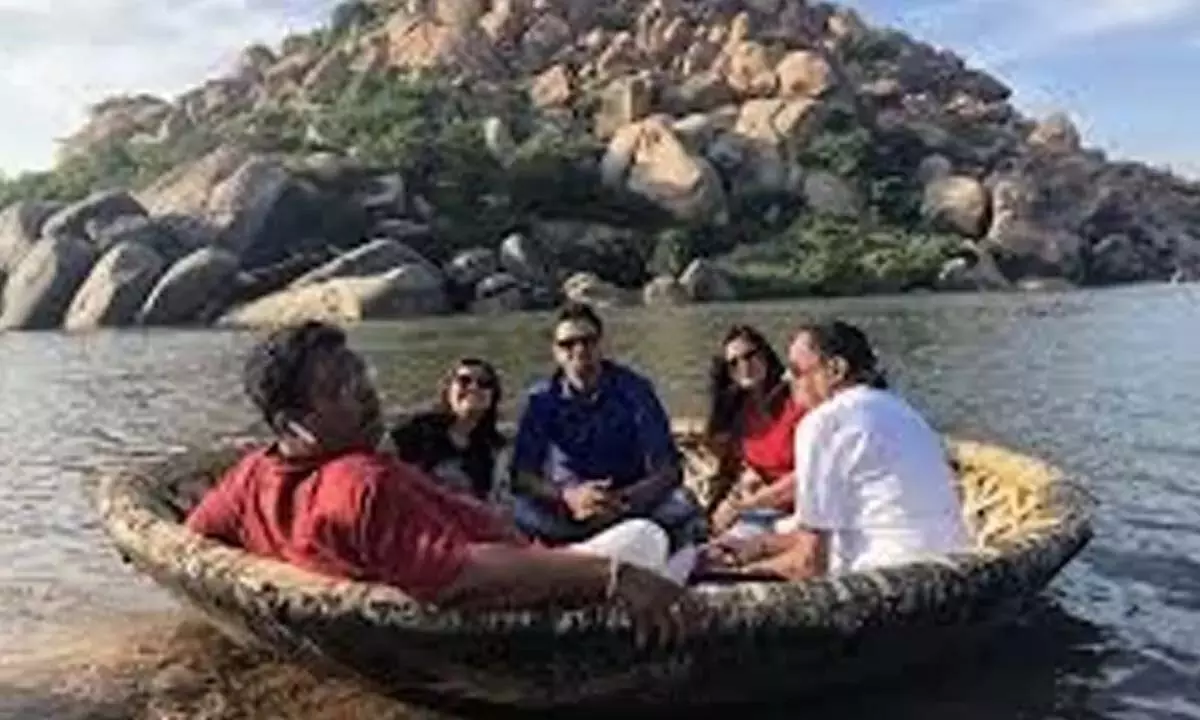 Karnataka: गर्मी की छुट्टियों के दौरान हम्पी में पर्यटकों की संख्या में भारी वृद्धि Karnataka: गर्मी की छुट्टियों के दौरान हम्पी में पर्यटकों की संख्या में भारी वृद्धि