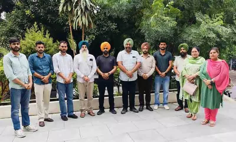 Punjab: 1 हजार शिक्षकों को अभी तक नहीं मिला मार्च का वेतन Punjab: 1 हजार शिक्षकों को अभी तक नहीं मिला मार्च का वेतन