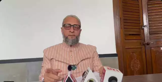 Telangana: ओवैसी ने वक्फ संशोधन अधिनियम की आलोचना की Telangana: ओवैसी ने वक्फ संशोधन अधिनियम की आलोचना की
