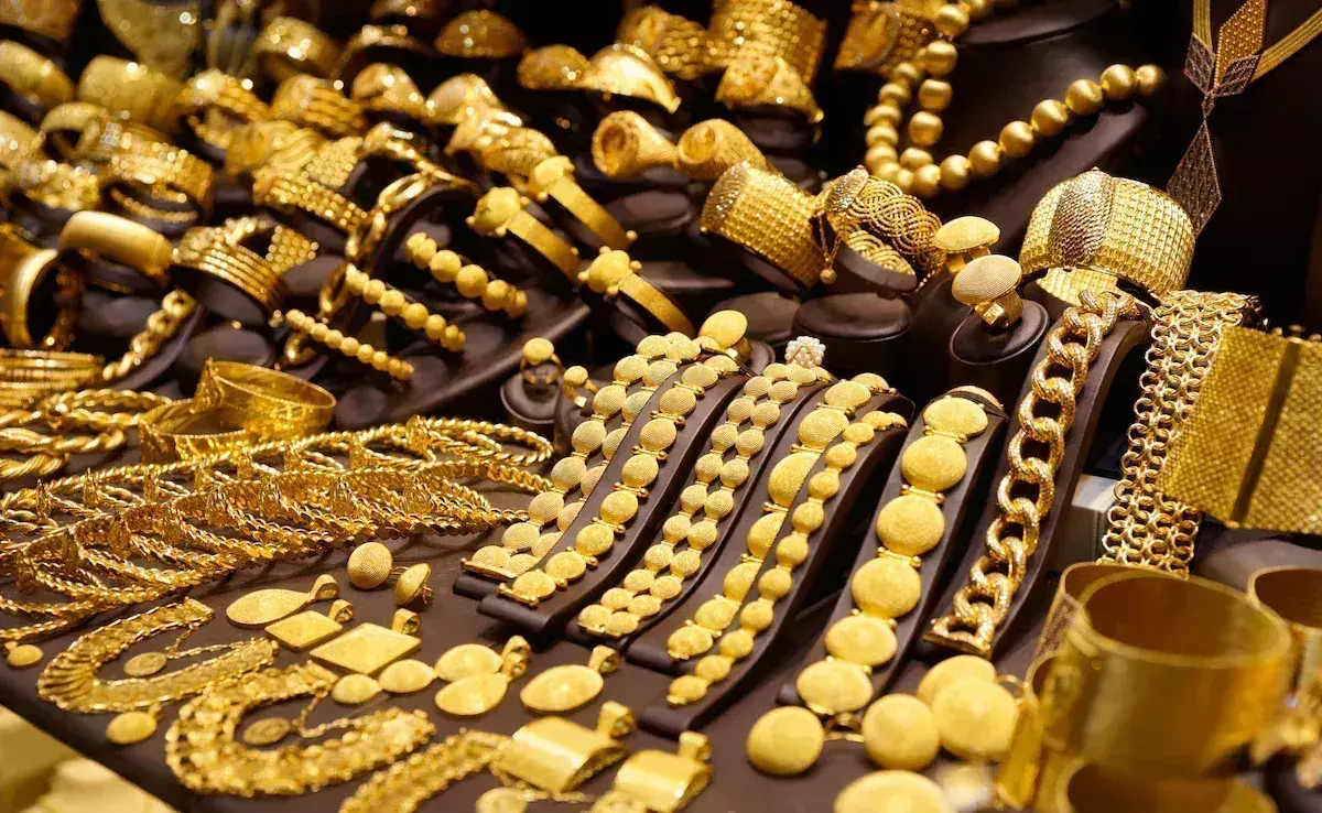 Gold Price: सोने की कीमत ने रचा इतिहास, पहली बार 1 लाख के पार Gold Price: सोने की कीमत ने रचा इतिहास, पहली बार 1 लाख के पार