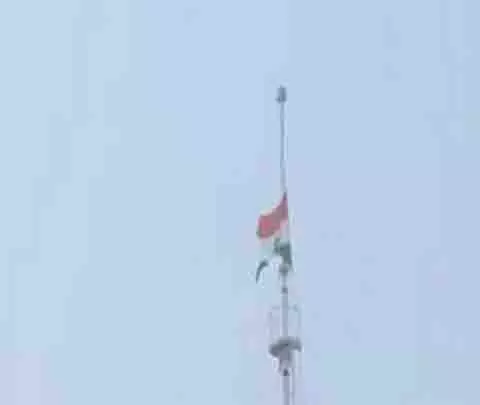 Pope Francis के निधन पर शोक जताते हुए चेन्नई में राष्ट्रीय ध्वज आधा झुका दिया गया Pope Francis के निधन पर शोक जताते हुए चेन्नई में राष्ट्रीय ध्वज आधा झुका दिया गया