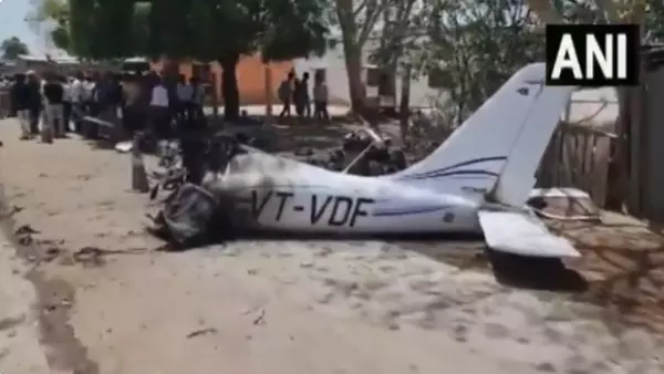 Gujarat: अमरेली के रिहायशी इलाके में ट्रेनिंग प्लेन क्रैश, पायलट की मौत Gujarat: अमरेली के रिहायशी इलाके में ट्रेनिंग प्लेन क्रैश, पायलट की मौत