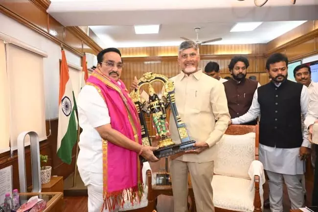 Andhra : सीएम चंद्रबाबू ने केंद्रीय मंत्री सीआर पाटिल से मुलाकात की Andhra : सीएम चंद्रबाबू ने केंद्रीय मंत्री सीआर पाटिल से मुलाकात की