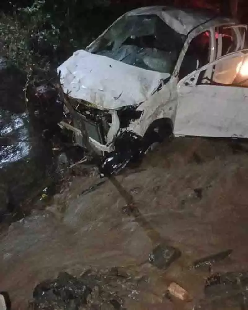 Himachal: कार के नाले में गिरने से 80 वर्षीय व्यक्ति की मौत, 7 घायल Himachal: कार के नाले में गिरने से 80 वर्षीय व्यक्ति की मौत, 7 घायल