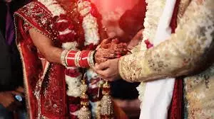 Rajgarh: लुटेरी दुल्हन का भंडाफोड़, शादी से पहले छुपाई पहचान Rajgarh: लुटेरी दुल्हन का भंडाफोड़, शादी से पहले छुपाई पहचान