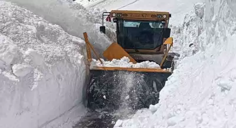 Lahaul में प्रमुख सड़कें अवरुद्ध, दारचा से आगे पर्यटकों की आवाजाही की अनुमति नहीं Lahaul में प्रमुख सड़कें अवरुद्ध, दारचा से आगे पर्यटकों की आवाजाही की अनुमति नहीं