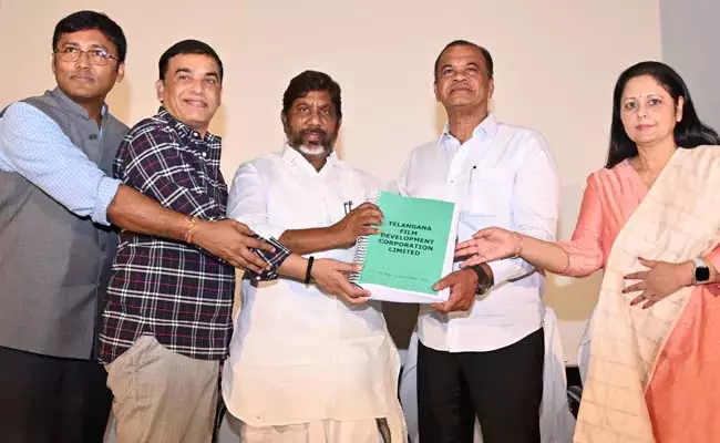 तेलंगाना की कांग्रेस सरकार फिल्म उद्योग को बढ़ावा दे रही : Deputy CM तेलंगाना की कांग्रेस सरकार फिल्म उद्योग को बढ़ावा दे रही : Deputy CM