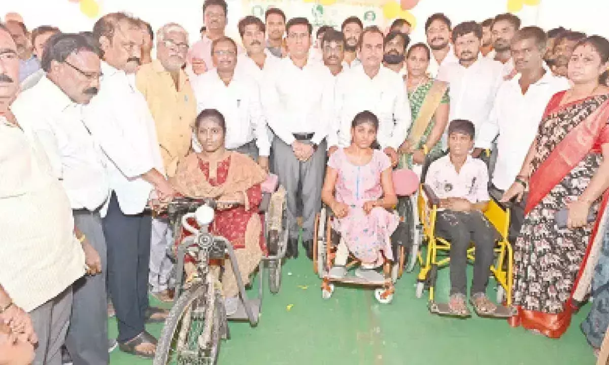 माता-पिता को अपने बच्चों के लिए शक्ति का स्तंभ बनना चाहिए: Collector माता-पिता को अपने बच्चों के लिए शक्ति का स्तंभ बनना चाहिए: Collector