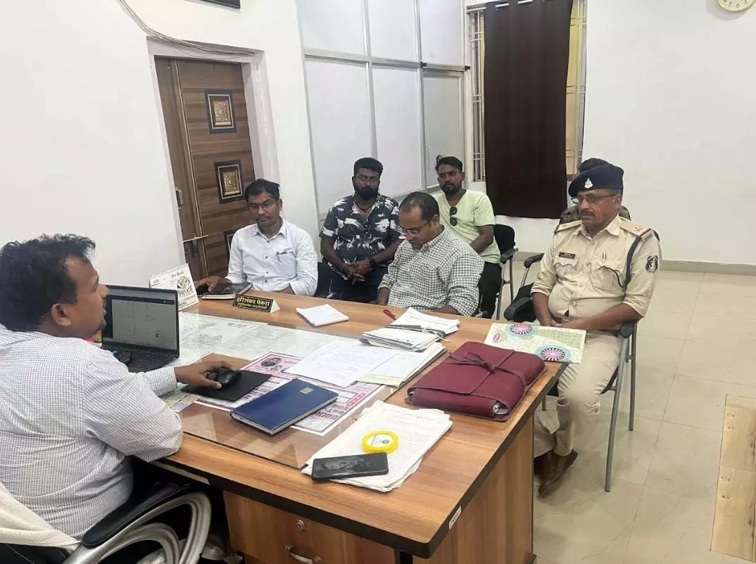 कलेक्टर के निर्देश पर अनुविभागीय अधिकारी ने ली डीजे संचालकों की बैठक कलेक्टर के निर्देश पर अनुविभागीय अधिकारी ने ली डीजे संचालकों की बैठक