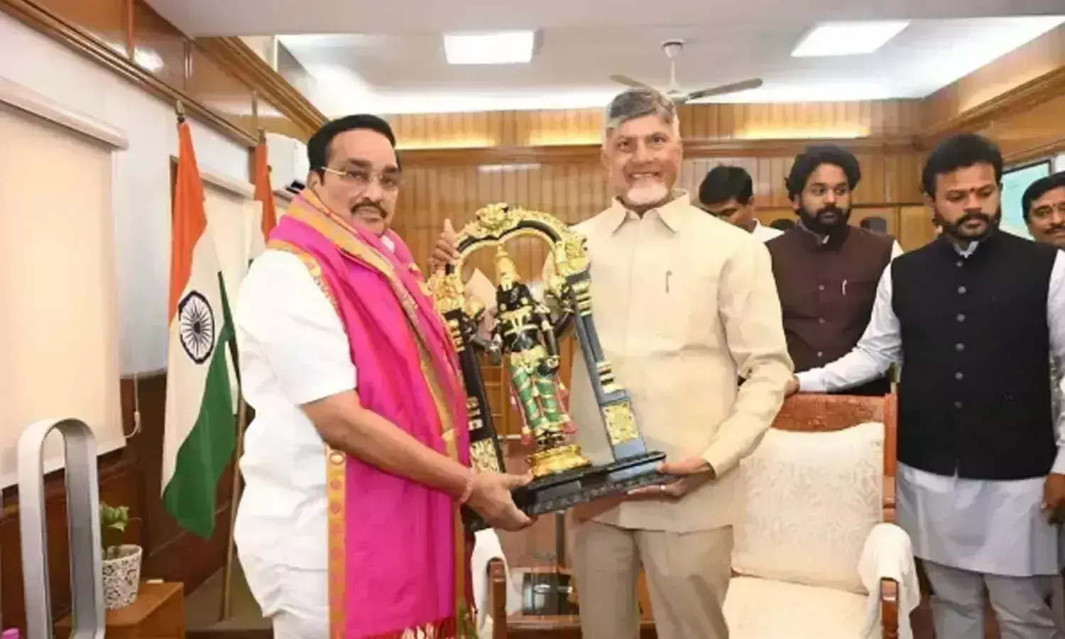 Andhra: चंद्रबाबू केंद्रीय मंत्री पाटिल से मिलेंगे, प्रमुख परियोजनाओं पर चर्चा करेंगे Andhra: चंद्रबाबू केंद्रीय मंत्री पाटिल से मिलेंगे, प्रमुख परियोजनाओं पर चर्चा करेंगे