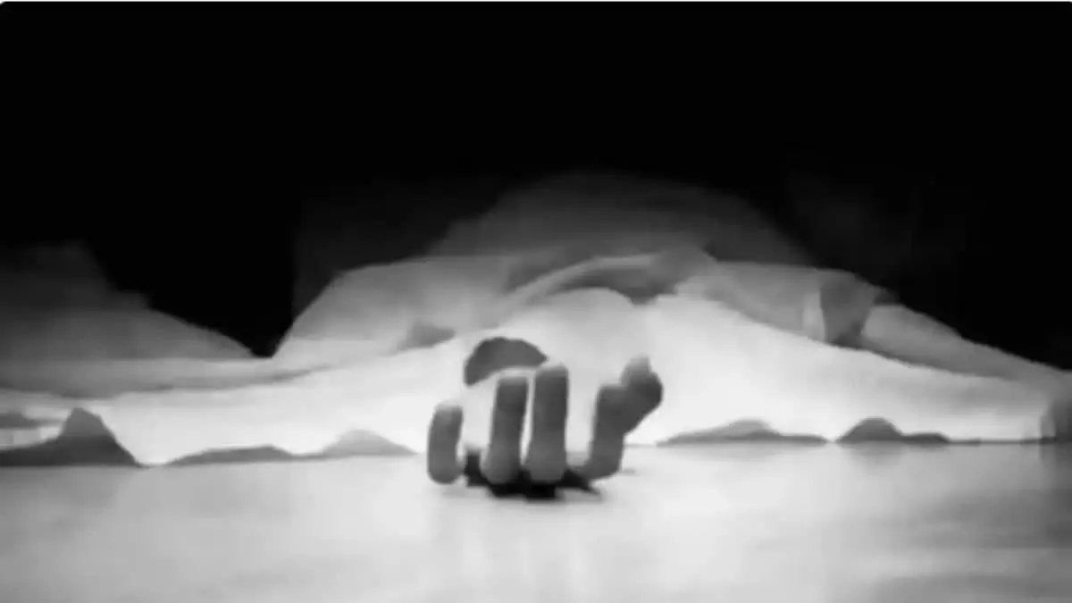 Dehradun: सड़क हादसे के बाद ई-रिक्शा चालक की रहस्यमयी मौत, जांच में जुटी पुलिस Dehradun: सड़क हादसे के बाद ई-रिक्शा चालक की रहस्यमयी मौत, जांच में जुटी पुलिस