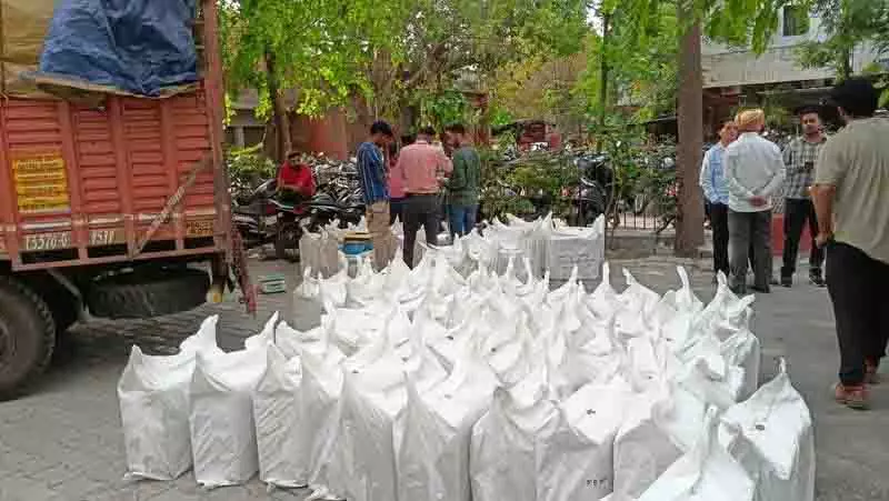 NCB ने हरिद्वार की फार्मा कंपनी पर छापा मारकर 3 किलो नशीला पाउडर जब्त किया NCB ने हरिद्वार की फार्मा कंपनी पर छापा मारकर 3 किलो नशीला पाउडर जब्त किया