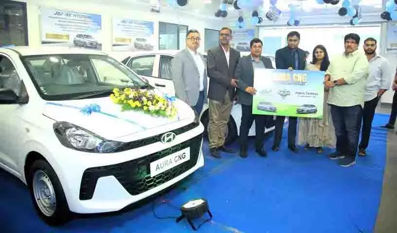 JSP हुंडई ने कॉर्पोरेट क्षेत्र के लिए CNG ऑरा बेड़े के साथ हरित पहल शुरू की JSP हुंडई ने कॉर्पोरेट क्षेत्र के लिए CNG ऑरा बेड़े के साथ हरित पहल शुरू की