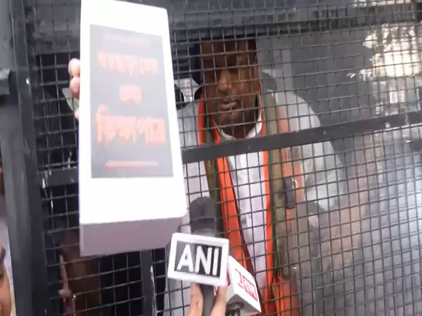 मुर्शिदाबाद पीड़ितों के लिए जुटे BJP नेता, सुकांत मजूमदार को हिरासत में लिया गया मुर्शिदाबाद पीड़ितों के लिए जुटे BJP नेता, सुकांत मजूमदार को हिरासत में लिया गया