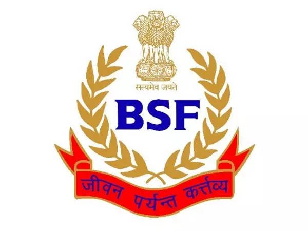 BSF ने अमृतसर, गुरदासपुर के सीमावर्ती इलाकों से ड्रोन, 1100 ग्राम से अधिक नशीला पदार्थ किया बरामद BSF ने अमृतसर, गुरदासपुर के सीमावर्ती इलाकों से ड्रोन, 1100 ग्राम से अधिक नशीला पदार्थ किया बरामद