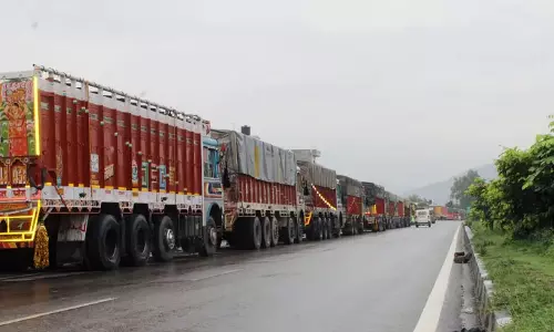 हल्के वाहनों के लिए मुगल रोड खुला, अन्य मुख्य मार्ग बंद
