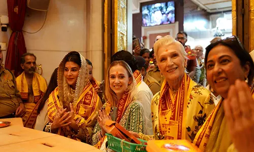 जैकलीन फर्नांडीज ने Elon Musk की मां मेय के साथ सिद्धिविनायक मंदिर में पूजा-अर्चना की