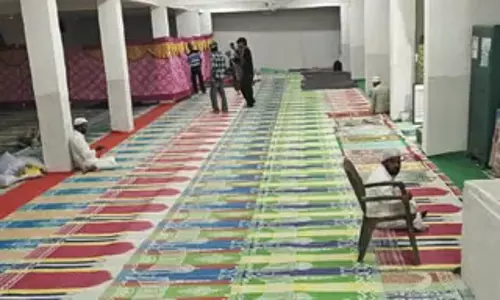 हाईवे बंद: राजौरी में पर्यटकों को मंदिर-मस्जिदों में आश्रय हाईवे बंद: राजौरी में पर्यटकों को मंदिर-मस्जिदों में आश्रय