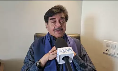 राहुल गांधी के समर्थन में शत्रुघ्न सिन्हा, बीजेपी पर लगाए सच से घबराने के आरोप राहुल गांधी के समर्थन में शत्रुघ्न सिन्हा, बीजेपी पर लगाए सच से घबराने के आरोप