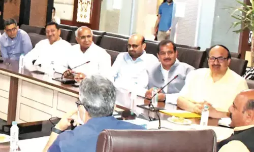 उपमुख्यमंत्री ने जम्मू फ्लोर मिल्स एसोसिएशन से बातचीत की उपमुख्यमंत्री ने जम्मू फ्लोर मिल्स एसोसिएशन से बातचीत की