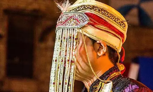 शराबी दूल्हा गिरफ्तार, दोस्त भी मुश्किल में, तभी प्रेमिका आ गई... शराबी दूल्हा गिरफ्तार, दोस्त भी मुश्किल में, तभी प्रेमिका आ गई...