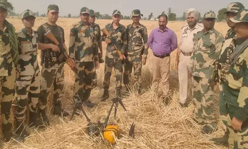 BSF ने अमृतसर, तरनतारन से 4 पाकिस्तानी ड्रोन और संदिग्ध हेरोइन बरामद की