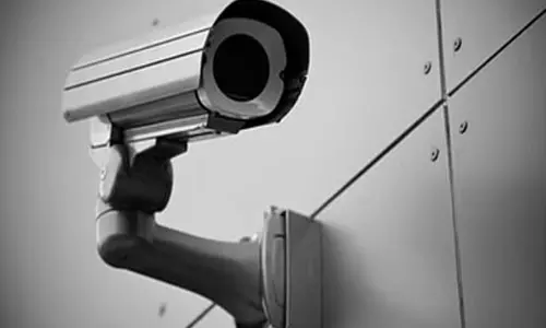 Lucknow: ई-रिक्शा में बैठी महिलाओं ने चुराए जेवर और नकदी, CCTV में हुआ सब कुछ कैद