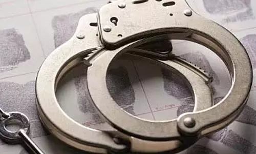 Indore : बायपास रोड के पास हथियारबंद डकैती के आरोप में दो आदतन अपराधी गिरफ्तार Indore : बायपास रोड के पास हथियारबंद डकैती के आरोप में दो आदतन अपराधी गिरफ्तार
