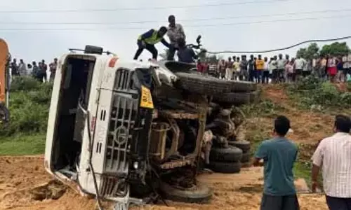 Odisha: ट्रक की टक्कर में दो कांस्टेबलों की मौत Odisha: ट्रक की टक्कर में दो कांस्टेबलों की मौत