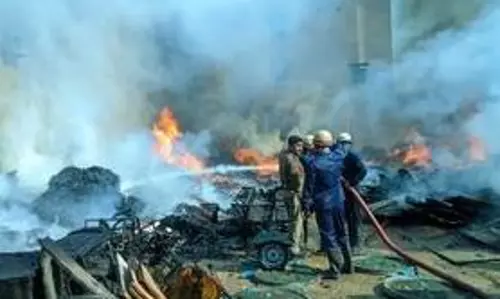 Ghaziabad: आग की चपेट में आई कढ़ाई फैक्टरी, युवक की मौत और दो झुलसे Ghaziabad: आग की चपेट में आई कढ़ाई फैक्टरी, युवक की मौत और दो झुलसे