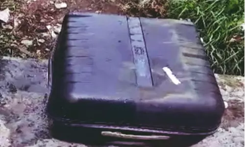 कोलकाता में ट्रॉली बैग में बंद होंठ वाली महिला का शव मिला कोलकाता में ट्रॉली बैग में बंद होंठ वाली महिला का शव मिला
