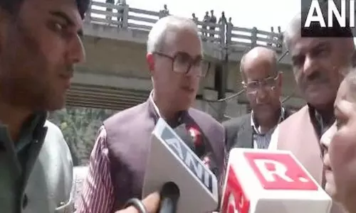J-K CM ने रामबन में बाढ़ और भूस्खलन से हुए नुकसान का निरीक्षण किया J-K CM ने रामबन में बाढ़ और भूस्खलन से हुए नुकसान का निरीक्षण किया