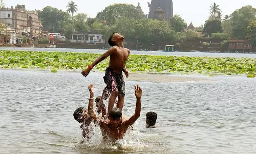 अगले चार दिनों तक Odisha के अंदरूनी और पश्चिमी जिलों में भीषण गर्मी का प्रकोप जारी रहेगा अगले चार दिनों तक Odisha के अंदरूनी और पश्चिमी जिलों में भीषण गर्मी का प्रकोप जारी रहेगा