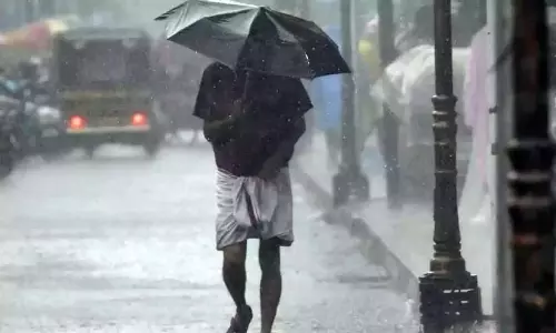 राज्य में छिटपुट बारिश जारी रहेगी, साथ ही आंधी और तेज हवाएं चलने की भी संभावना राज्य में छिटपुट बारिश जारी रहेगी, साथ ही आंधी और तेज हवाएं चलने की भी संभावना
