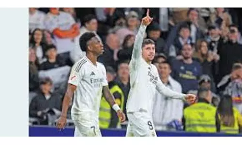वाल्वरडे ने अंतिम क्षणों में गोल करके रियल मैड्रिड को 1-0 से जीत दिलाई वाल्वरडे ने अंतिम क्षणों में गोल करके रियल मैड्रिड को 1-0 से जीत दिलाई