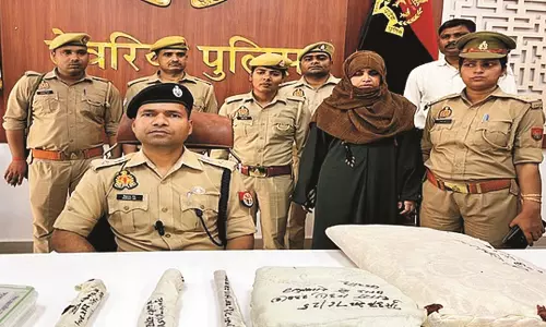 Deoria: भांजे से इश्क में महिला ने रची हत्या की साजिश, पति के किए टुकड़े Deoria: भांजे से इश्क में महिला ने रची हत्या की साजिश, पति के किए टुकड़े